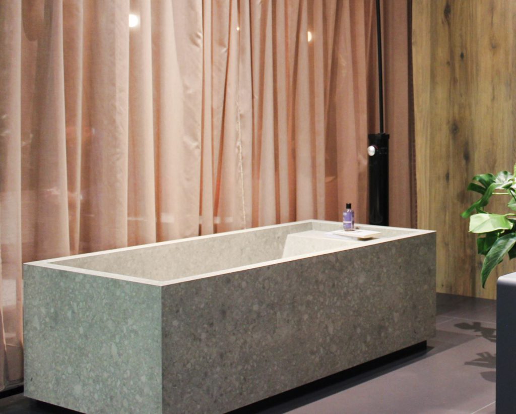 Kale @ Cersaie 2019 | Vasca da bagno interamente rivestita in gres porcellanato